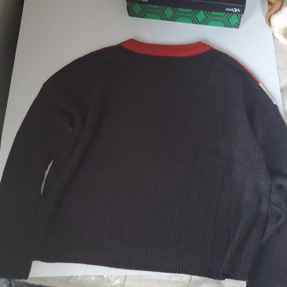 Sweater - Picture 2 of 3